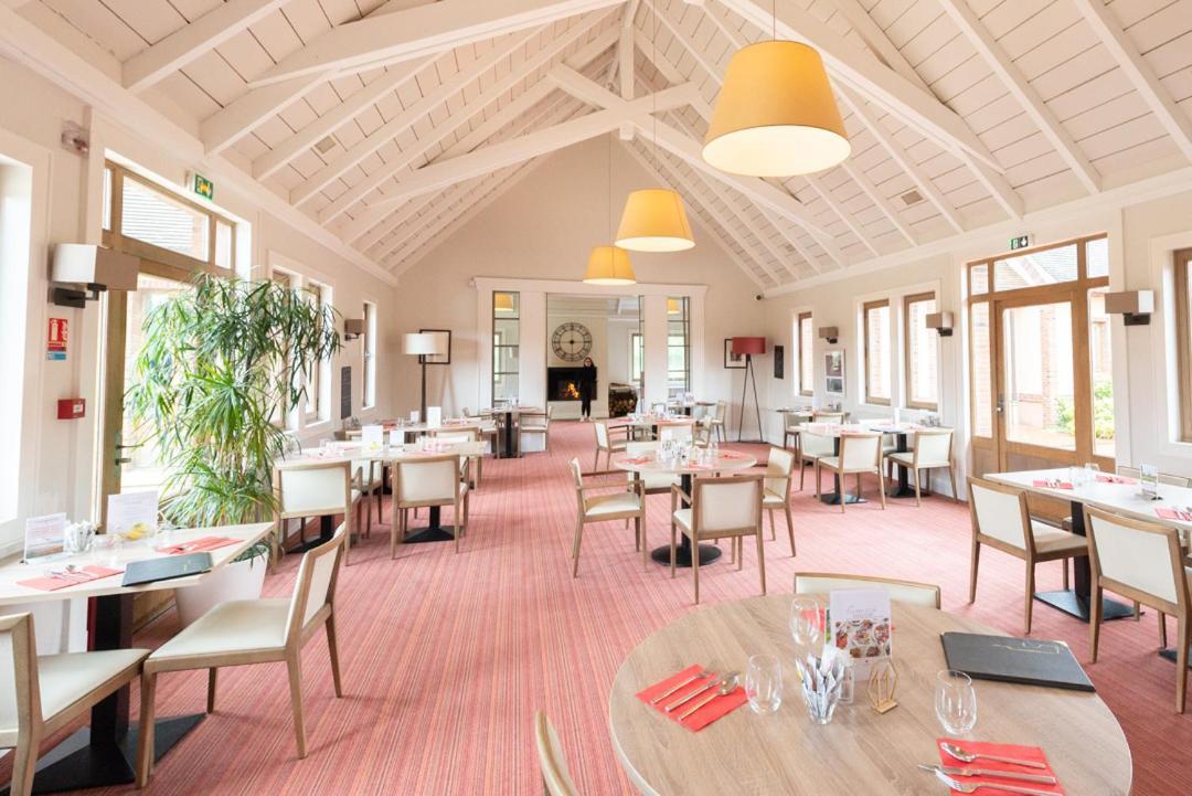 Le Gingko - Hotel du Golf Parc Robert Hersant La Chaussée-dʼIvry Buitenkant foto